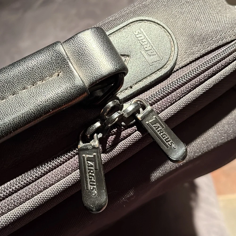 Targus Laptop Bag Classic Slim Briefcase Messenger Bag,Foam Padded Laptop Case